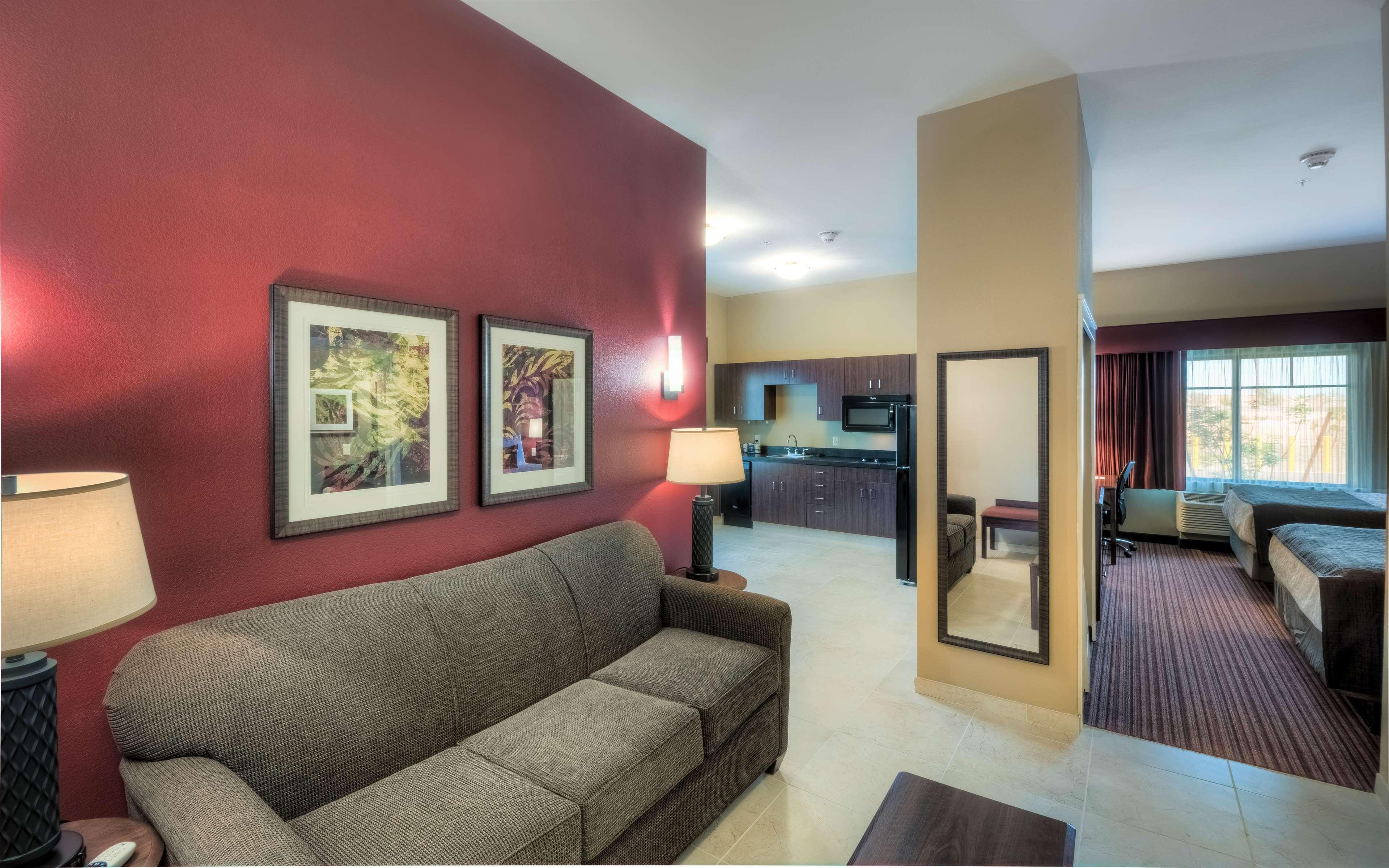 Best Western Plus Chandler Hotel & Suites Exterior photo