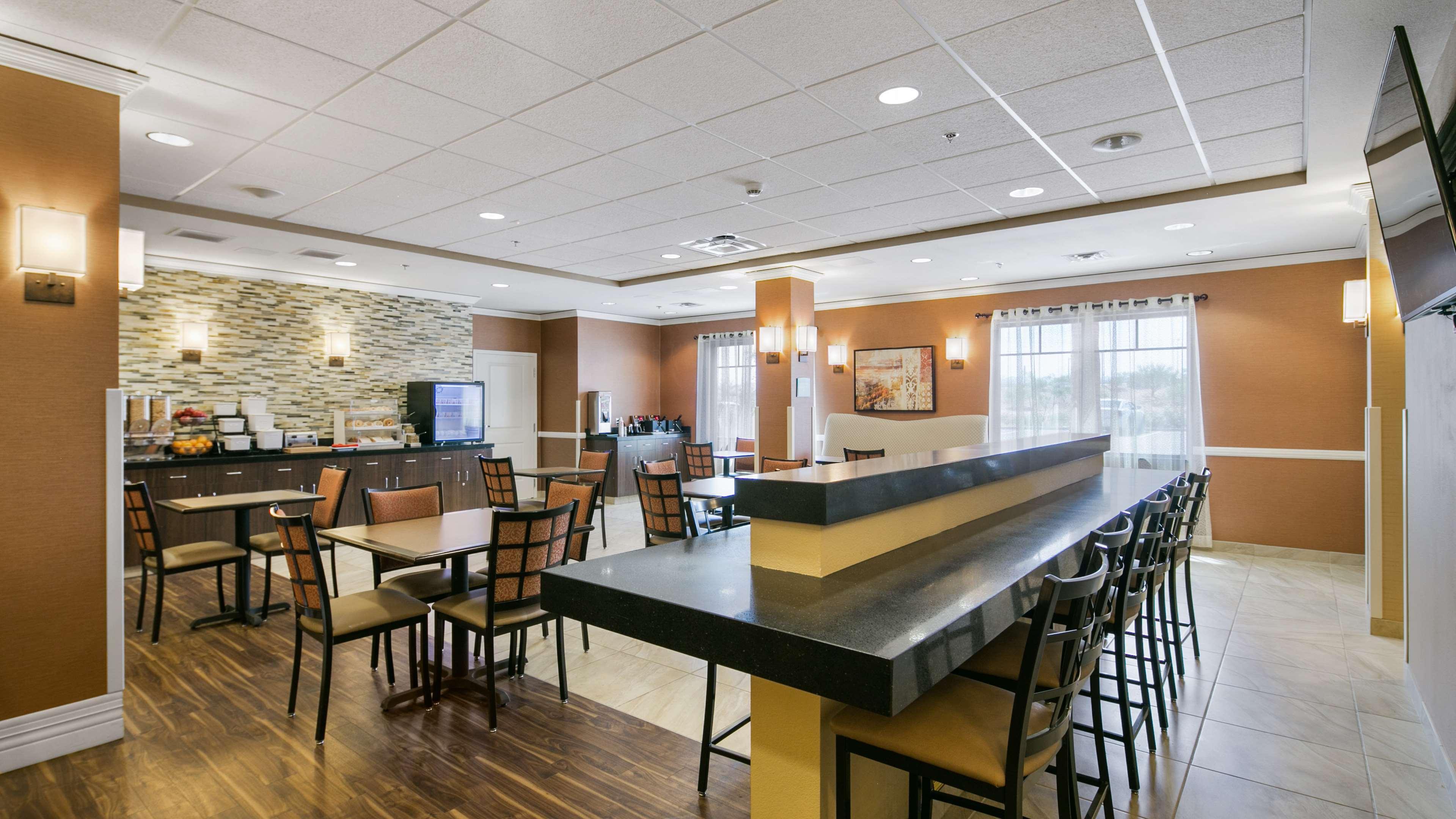 Best Western Plus Chandler Hotel & Suites Exterior photo